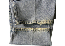 Load image into Gallery viewer, Tommy Hilfiger Medium Light Wash Jeans