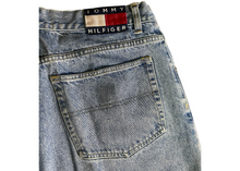 Load image into Gallery viewer, Tommy Hilfiger Medium Light Wash Jeans